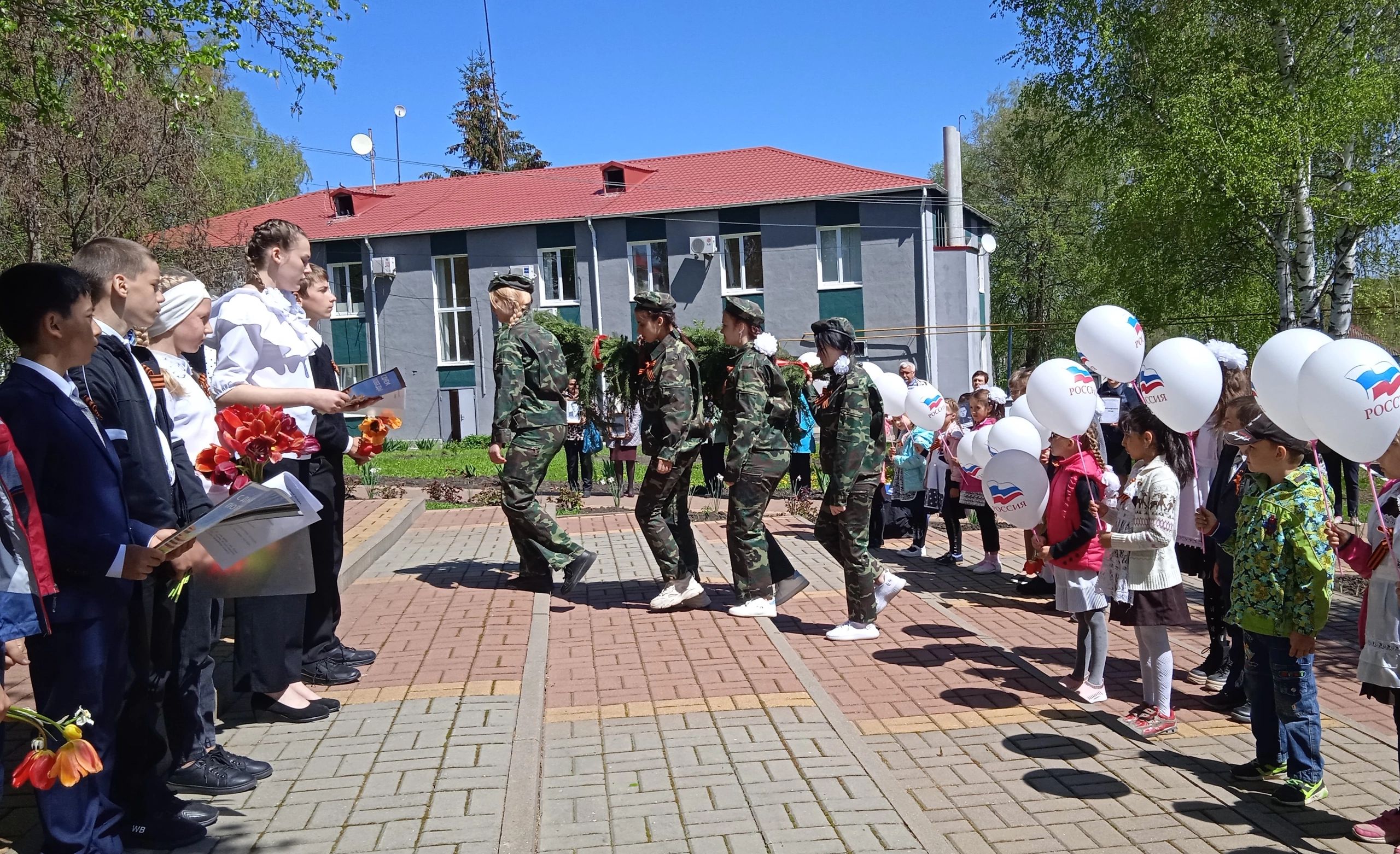 Шефство над памятниками, могилами воинам Великой Отечественной войны.